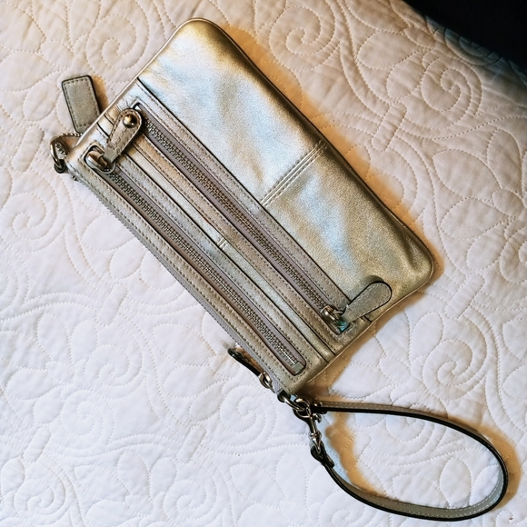 Coach Legacy Zippy Silver Metallic Leather Large Wristlet/Baguette - Picture 10 of 10